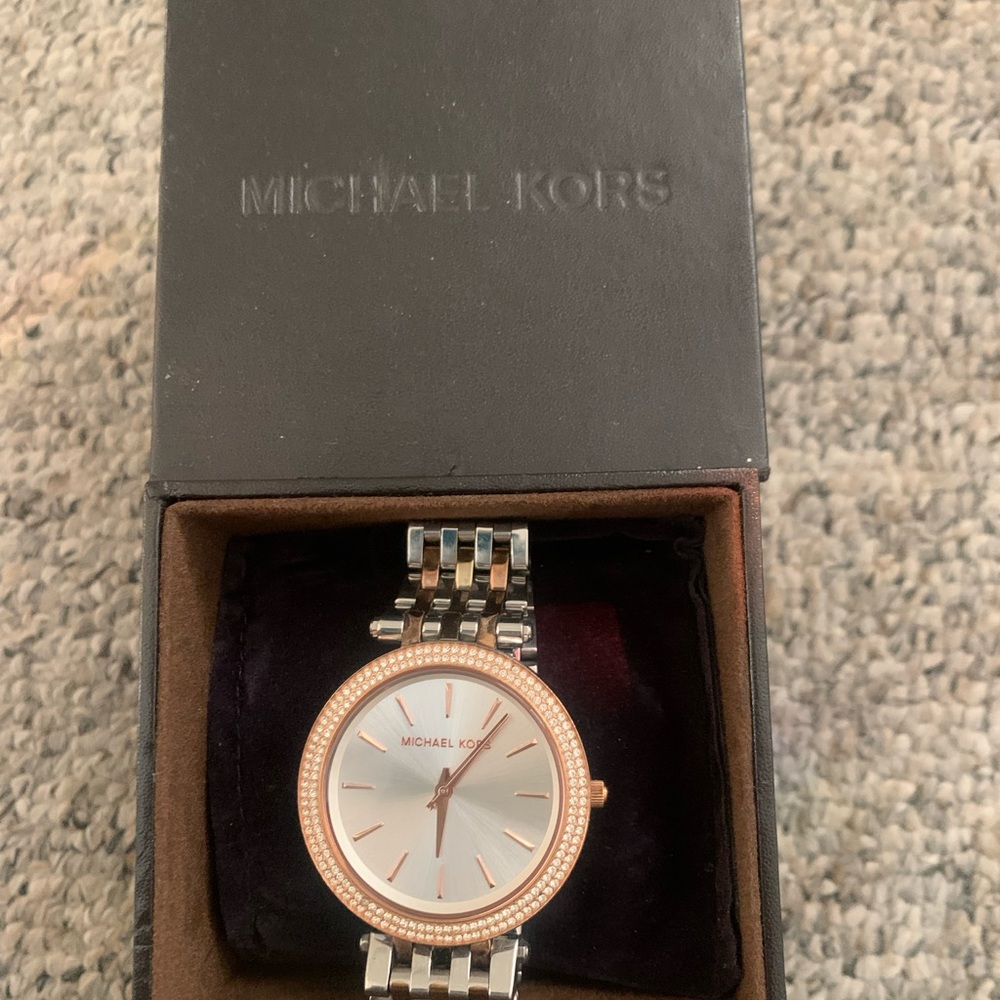 Michael kors rose gold and gold watch - Picture 4 of 4